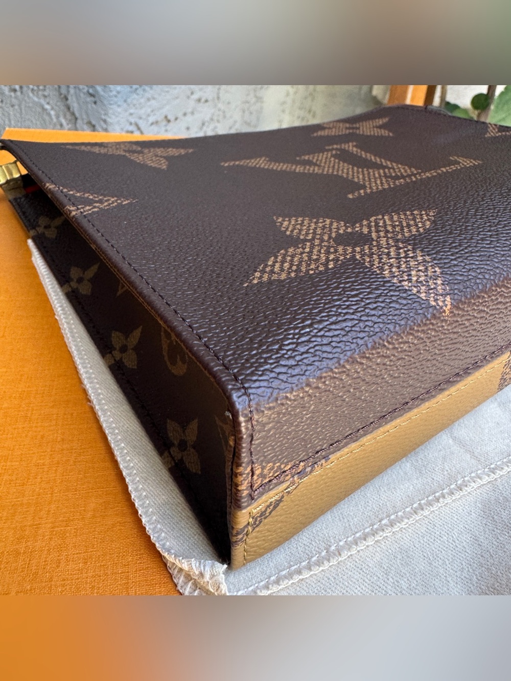 Louis Vuitton Reverse Monogram Toiletry Pouch 26 - Picture 11 of 15